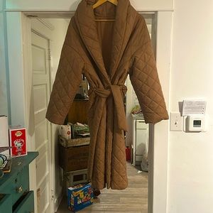 Puffy coat tan. It’s very warm. I got it from a boutique.